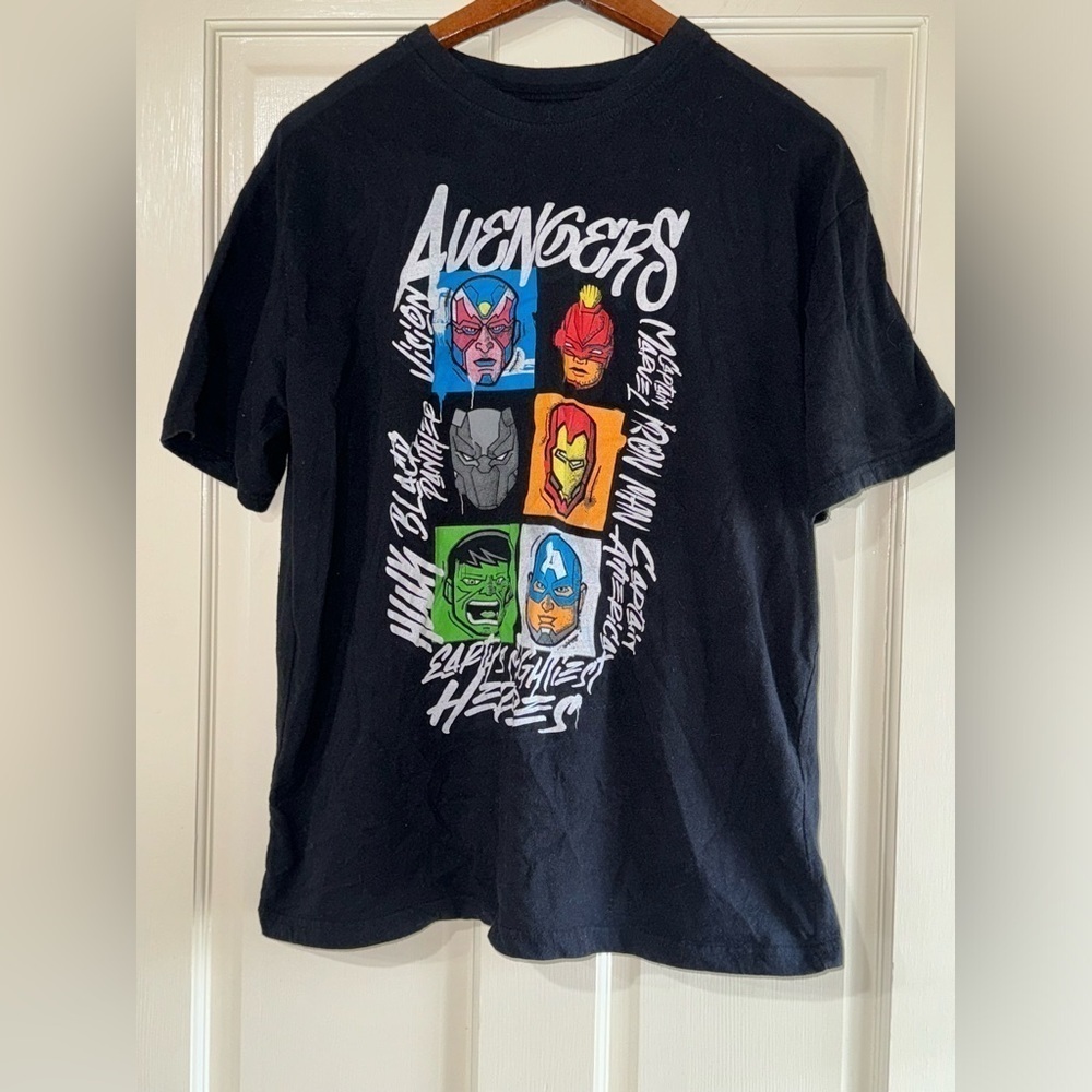 Marvel Avengers Black Large Graphic T-Shirt Size XL